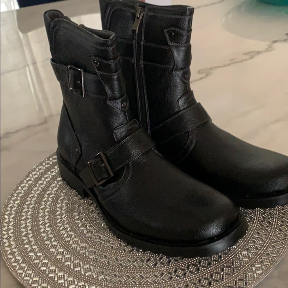 Black leather man boot size is 10 1/2